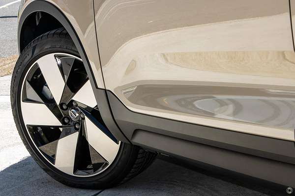 2025 Volvo EX40 Ultra Single Motor Extended Range
