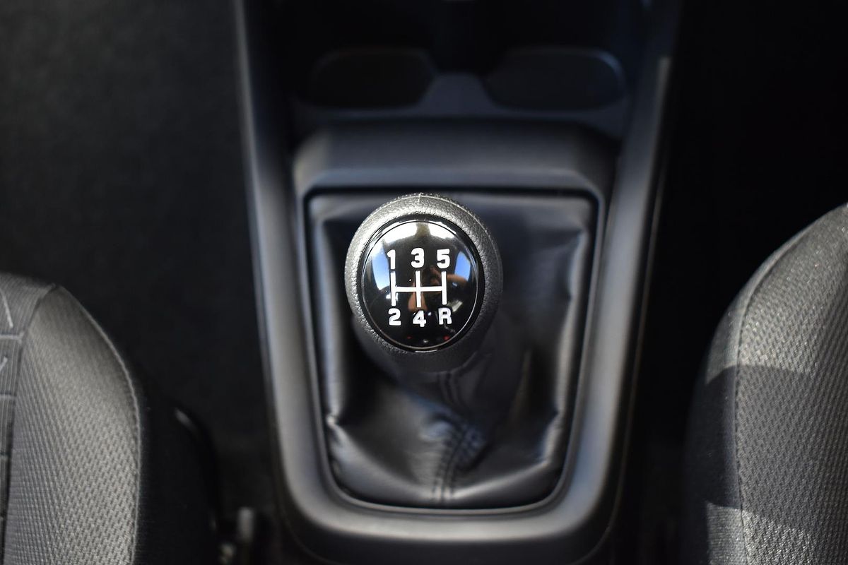 2025 Suzuki Swift Hybrid UZ