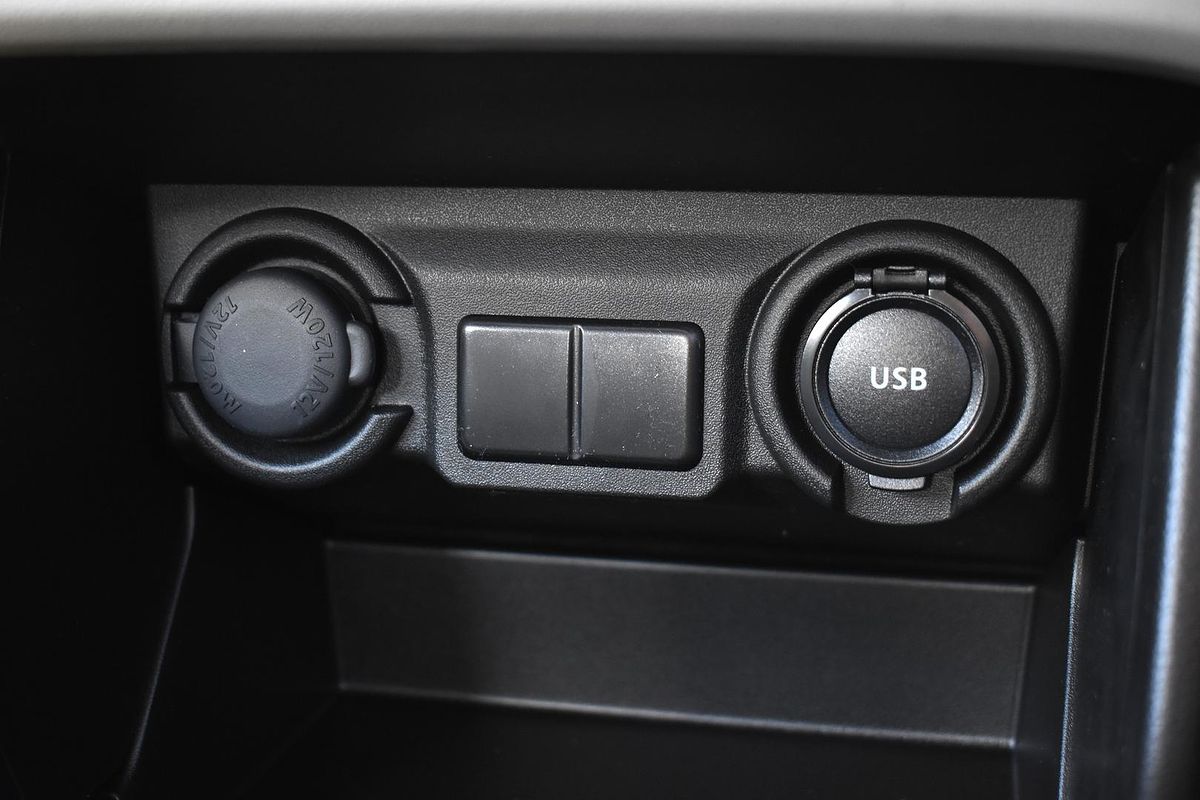 2025 Suzuki Swift Hybrid UZ
