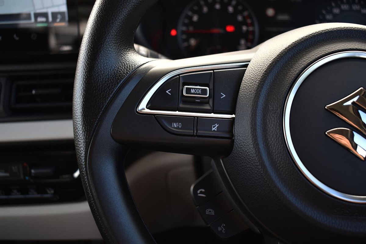 2025 Suzuki Swift Hybrid UZ