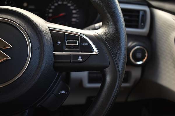 2025 Suzuki Swift Hybrid UZ