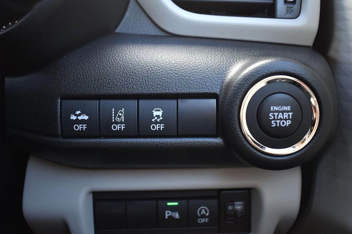 2025 Suzuki Swift Hybrid UZ
