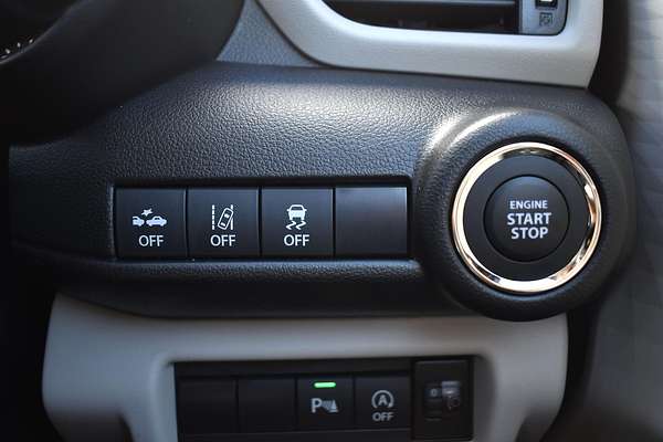 2025 Suzuki Swift Hybrid UZ