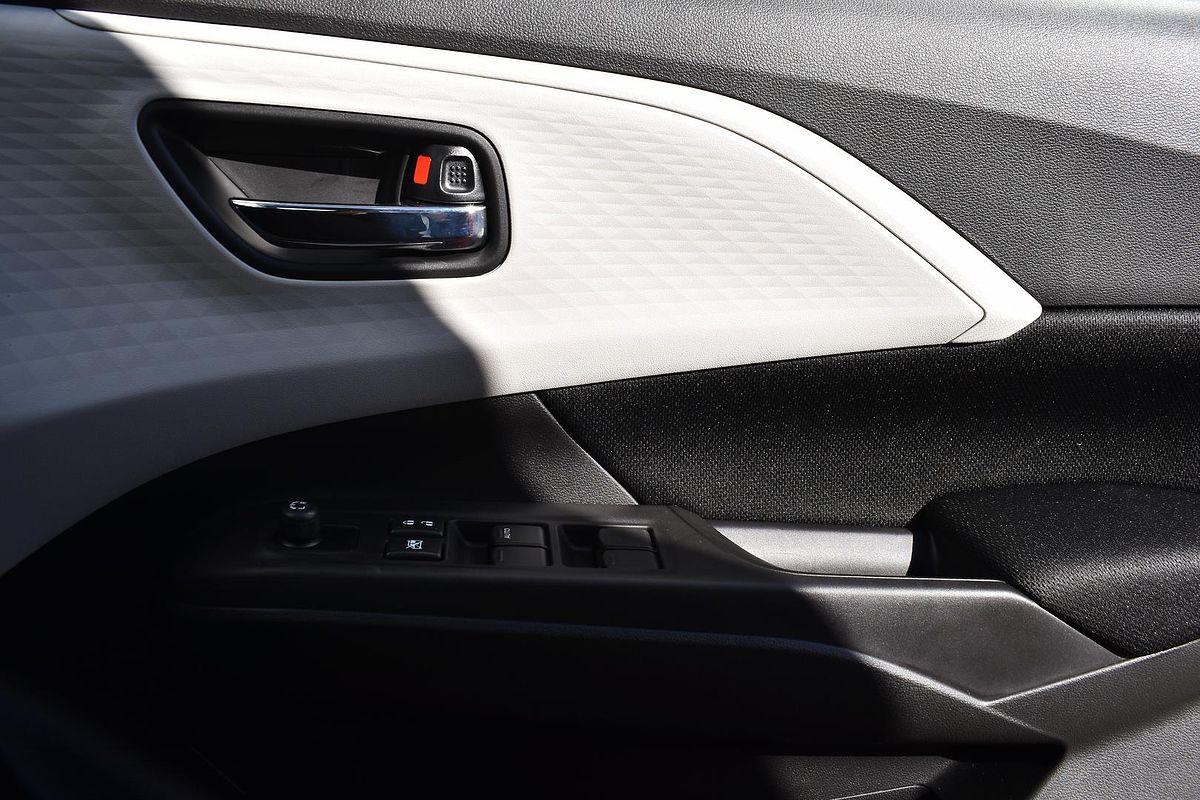 2025 Suzuki Swift Hybrid UZ