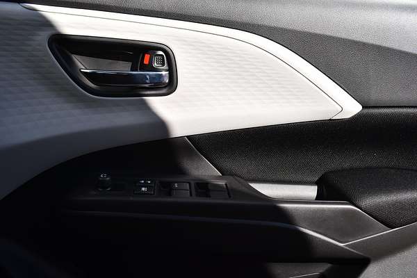 2025 Suzuki Swift Hybrid UZ