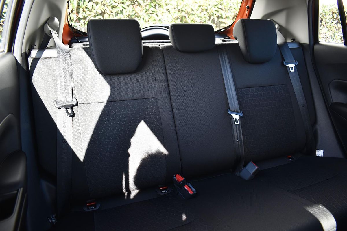 2025 Suzuki Swift Hybrid UZ
