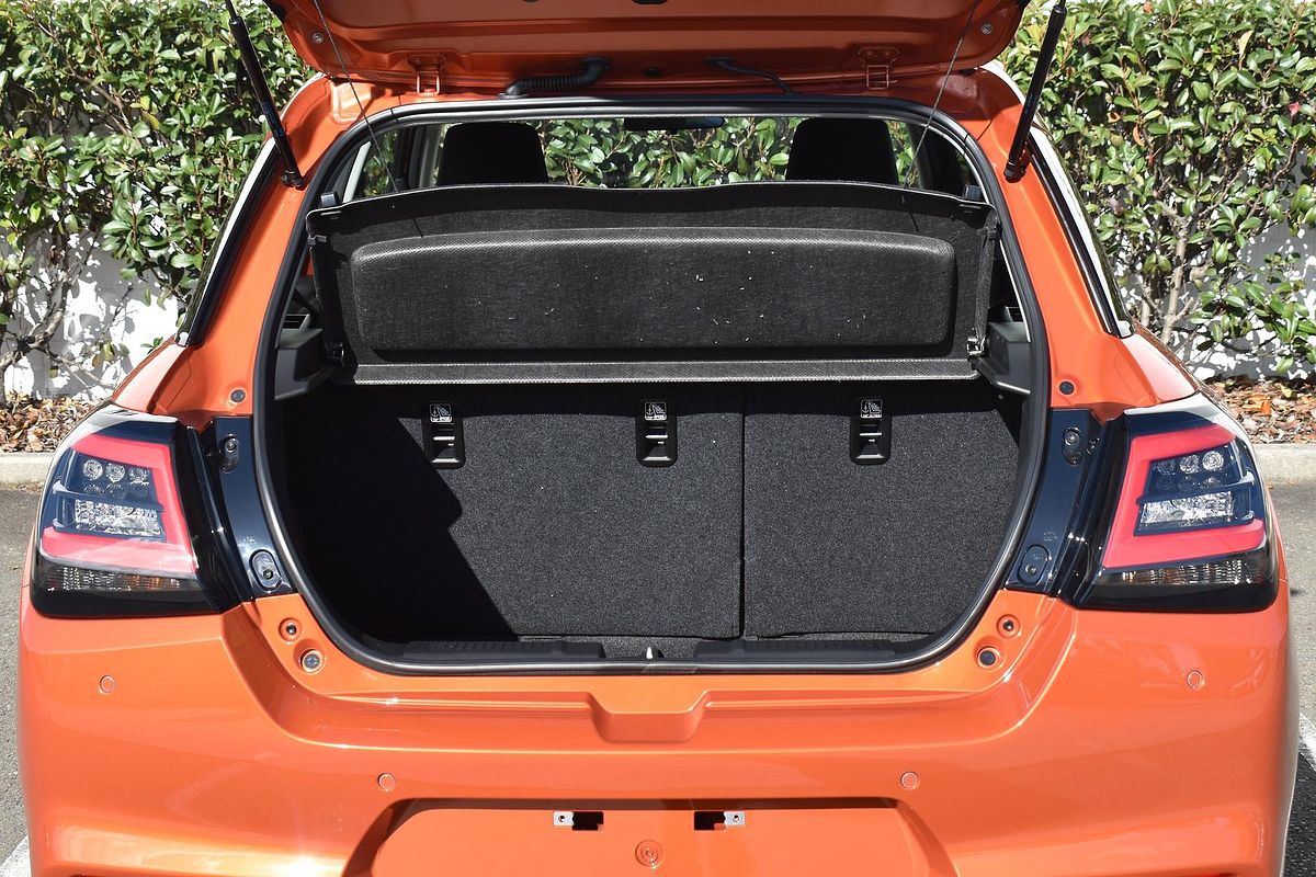 2025 Suzuki Swift Hybrid UZ