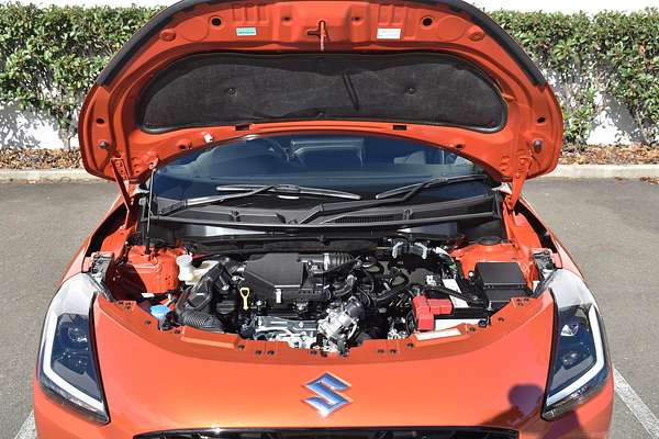 2025 Suzuki Swift Hybrid UZ