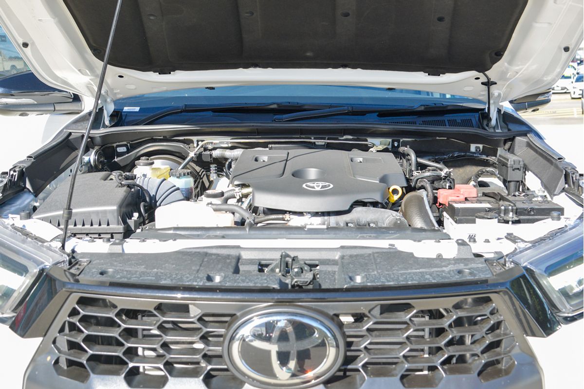 2024 Toyota Hilux SR5 48V GUN126R 4X4
