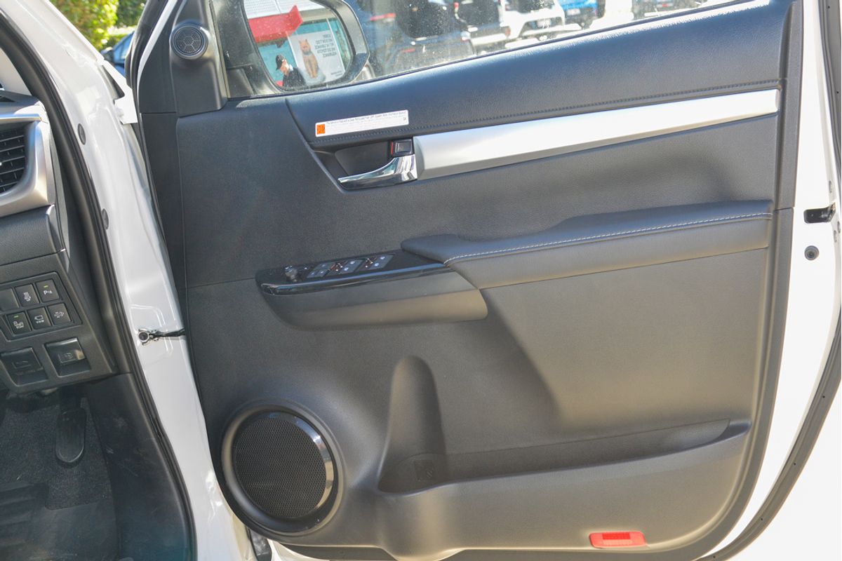 2024 Toyota Hilux SR5 48V GUN126R 4X4