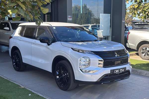 2024 Mitsubishi Outlander Black Edition ZM