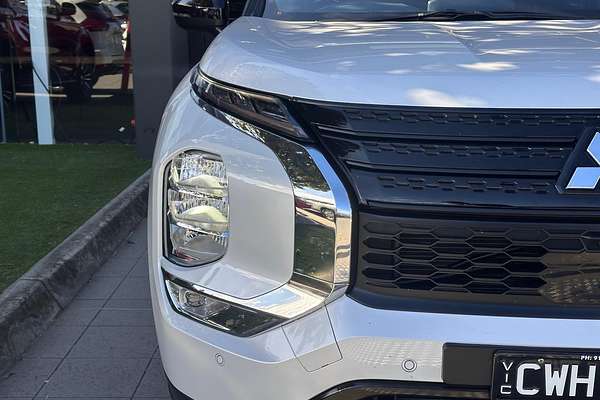 2024 Mitsubishi Outlander Black Edition ZM