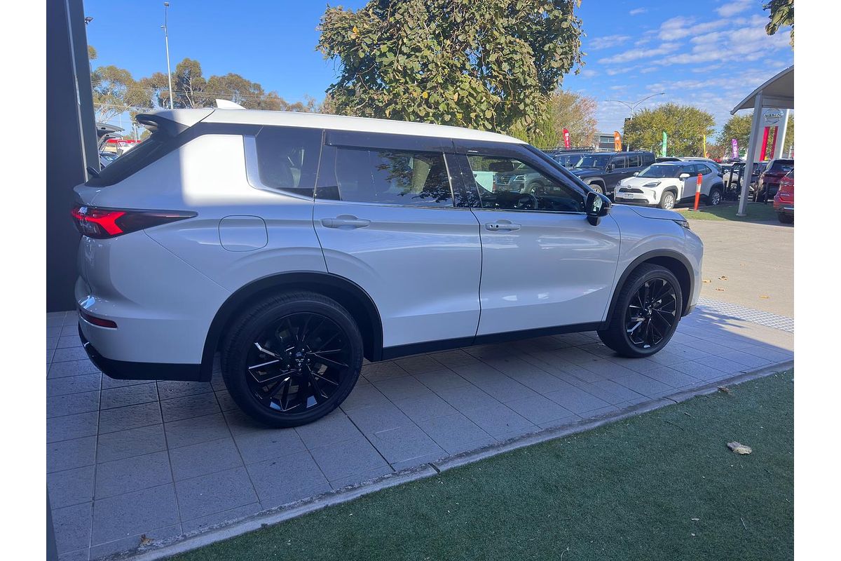2024 Mitsubishi Outlander Black Edition ZM