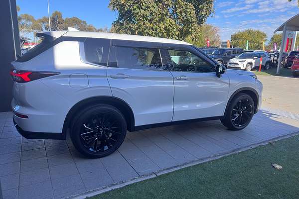 2024 Mitsubishi Outlander Black Edition ZM