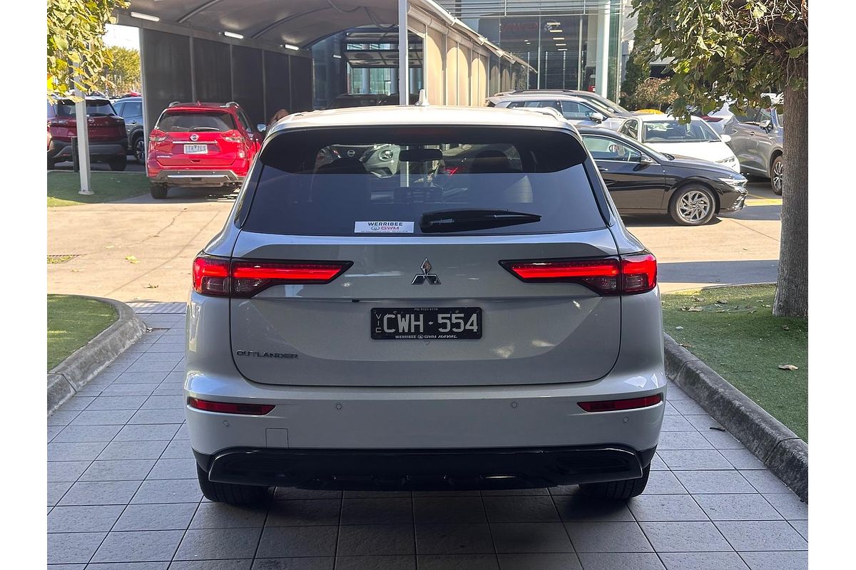 2024 Mitsubishi Outlander Black Edition ZM