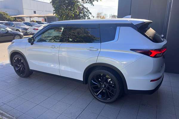 2024 Mitsubishi Outlander Black Edition ZM