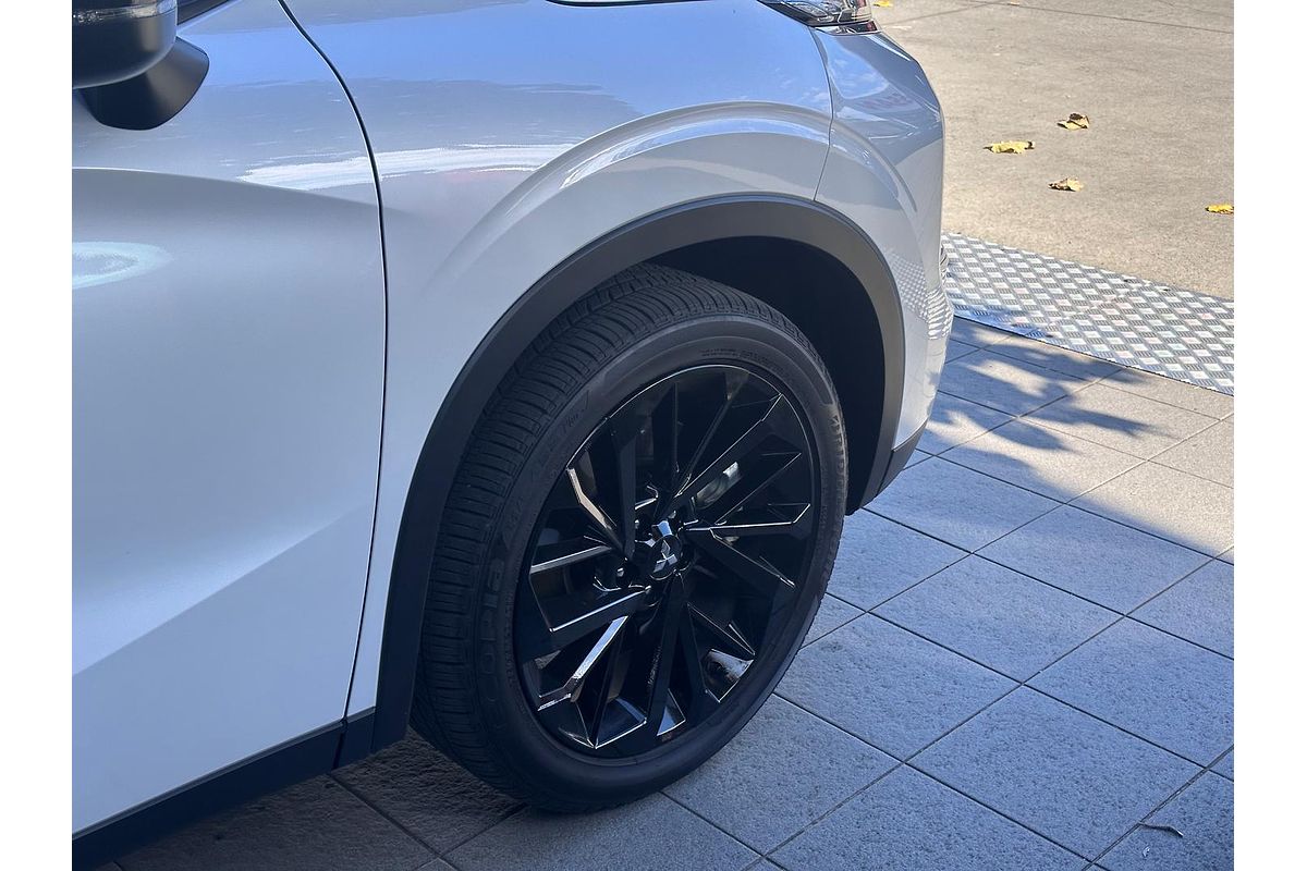 2024 Mitsubishi Outlander Black Edition ZM