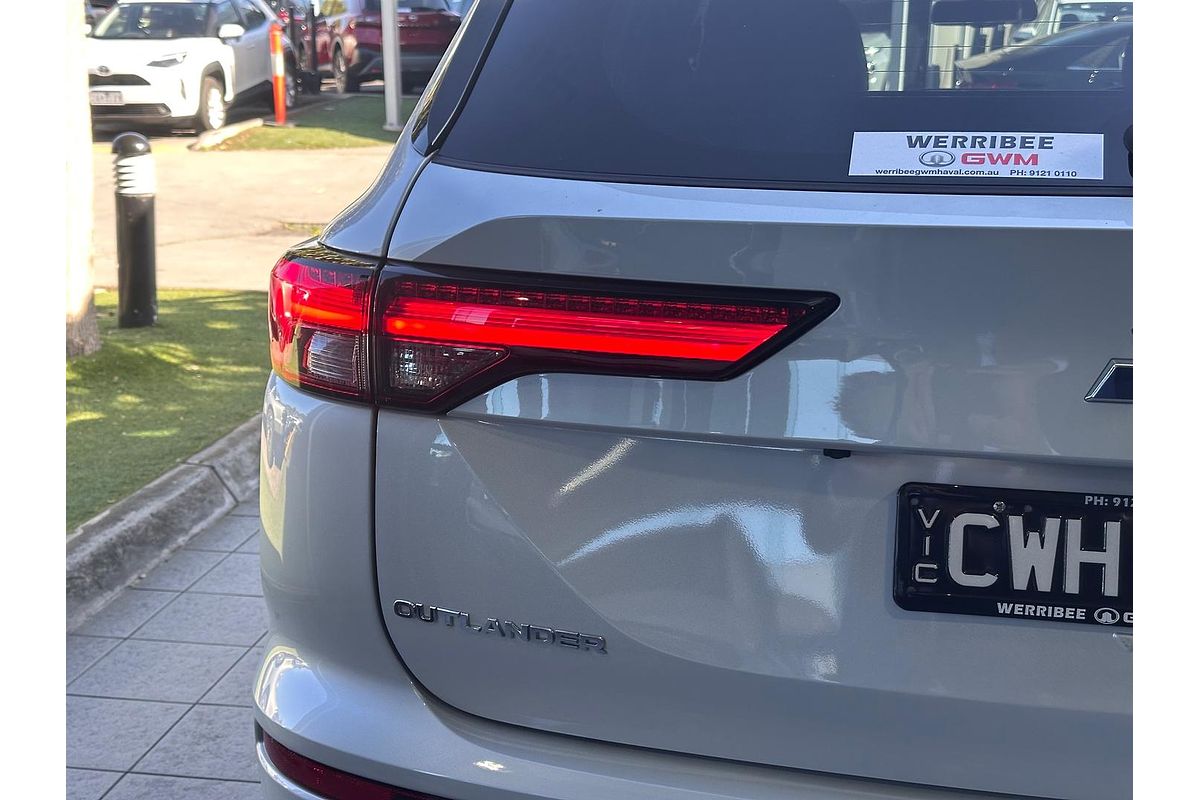 2024 Mitsubishi Outlander Black Edition ZM