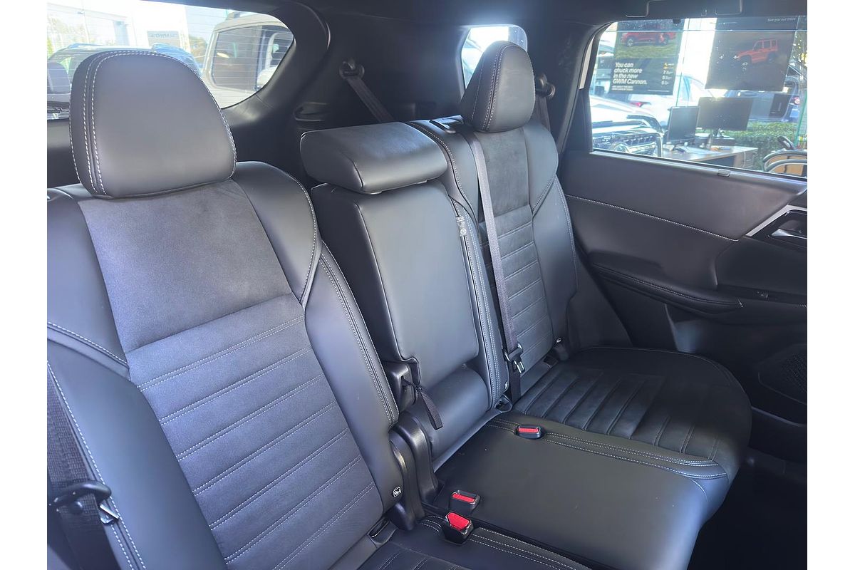 2024 Mitsubishi Outlander Black Edition ZM