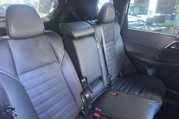 2024 Mitsubishi Outlander Black Edition ZM