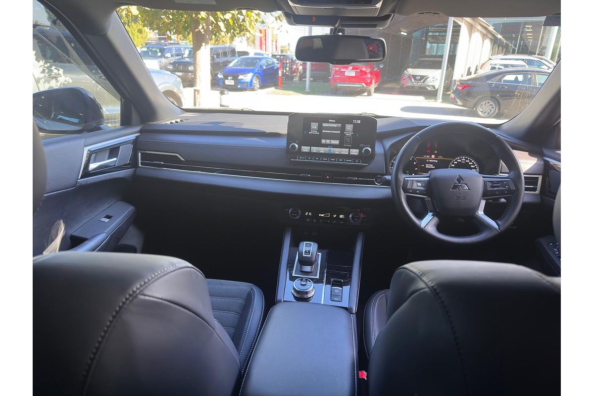 2024 Mitsubishi Outlander Black Edition ZM
