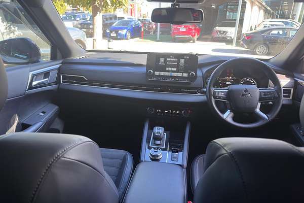 2024 Mitsubishi Outlander Black Edition ZM
