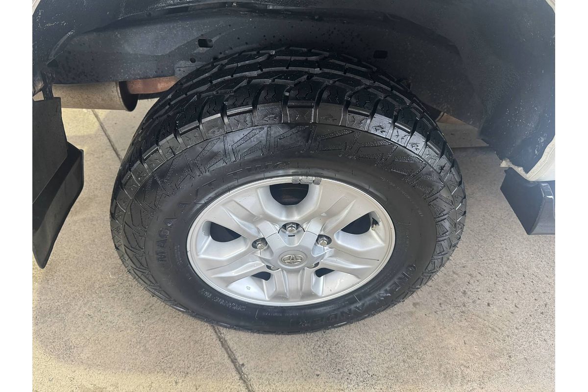 2003 Toyota Landcruiser GXL HDJ100R