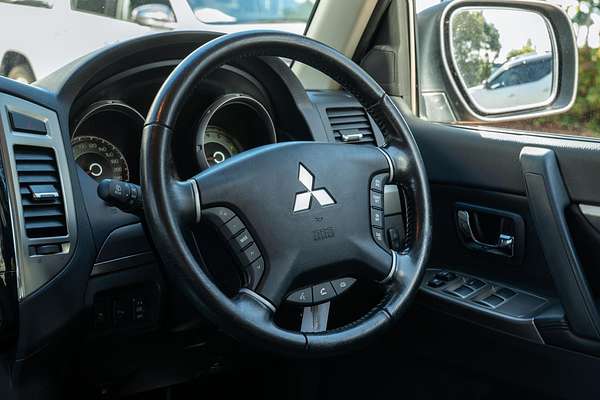 2020 Mitsubishi Pajero Exceed NX