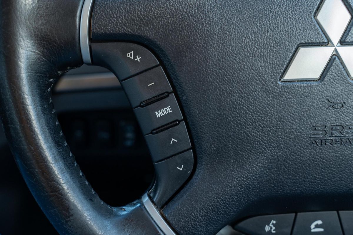 2020 Mitsubishi Pajero Exceed NX