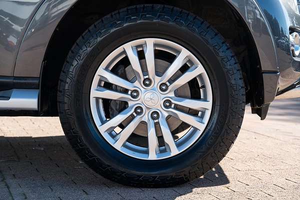 2020 Mitsubishi Pajero Exceed NX