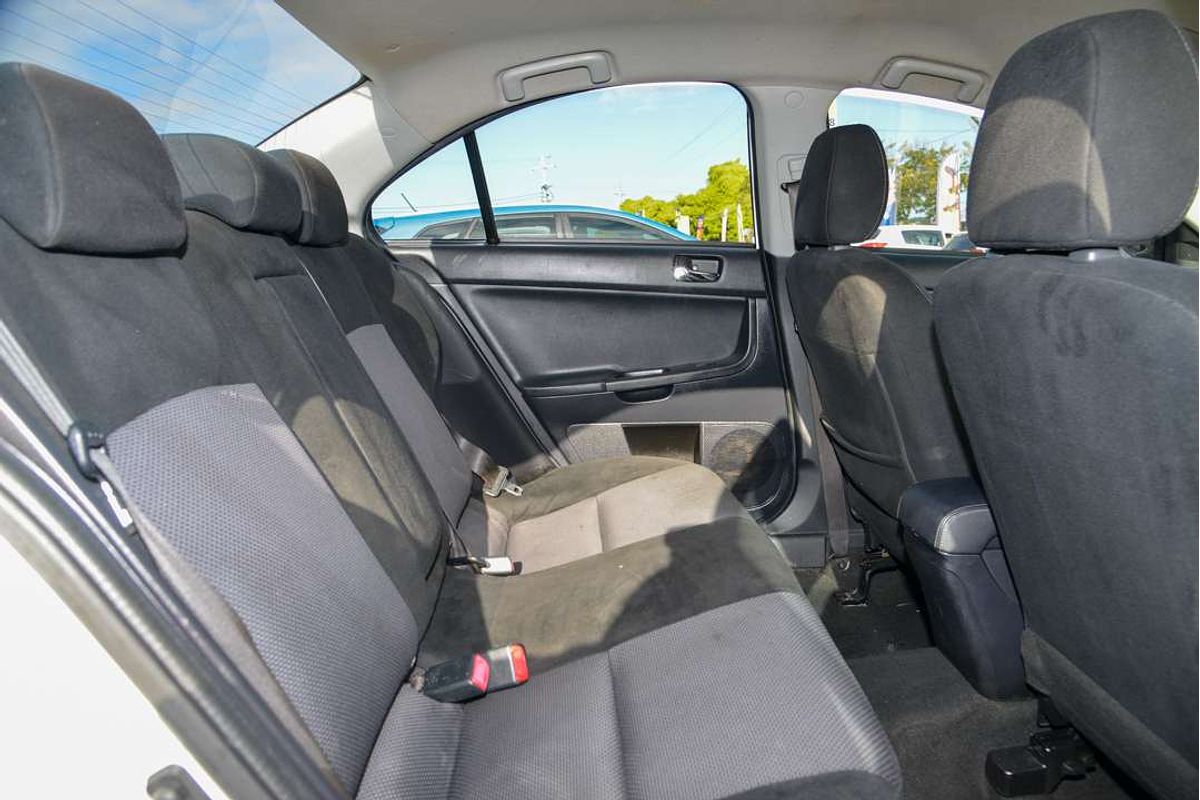 2015 Mitsubishi LANCER ES Sport CJ