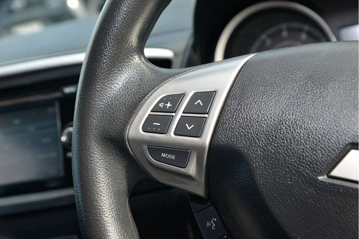 2015 Mitsubishi LANCER ES Sport CJ