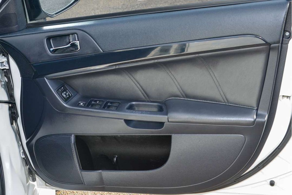 2015 Mitsubishi LANCER ES Sport CJ