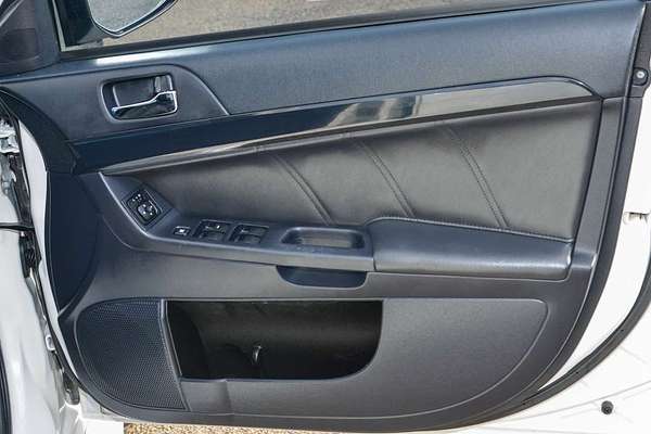 2015 Mitsubishi LANCER ES Sport CJ