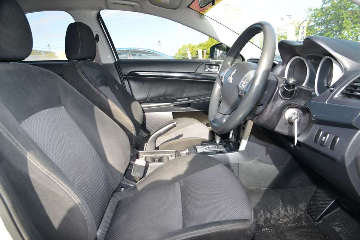 2015 Mitsubishi LANCER ES Sport CJ