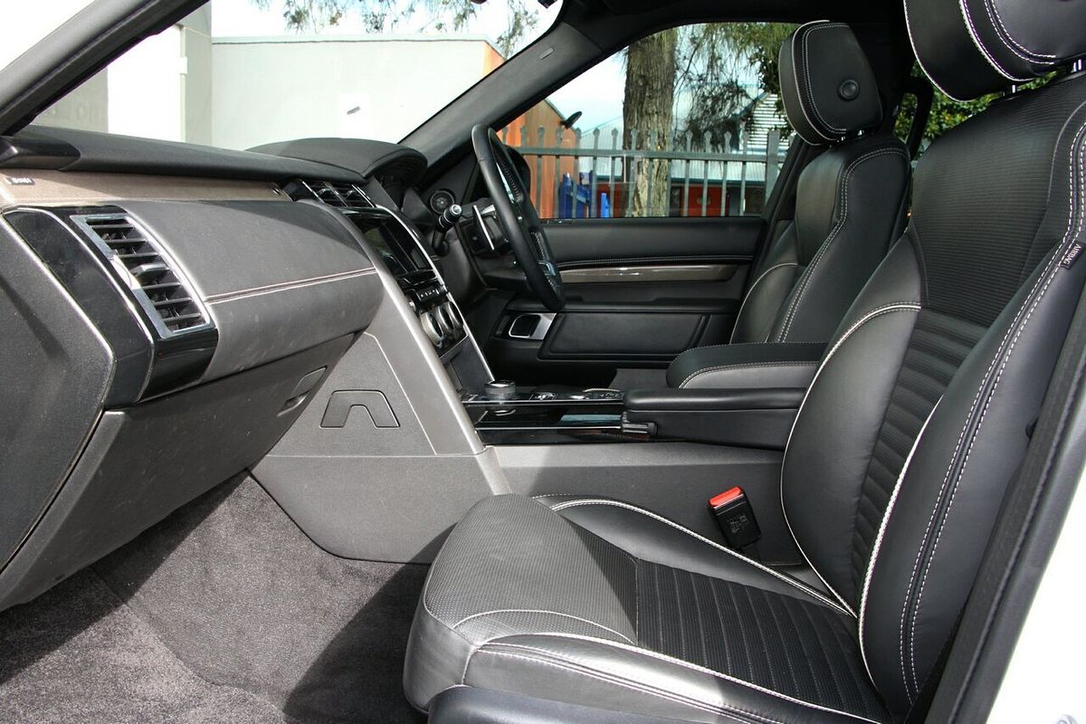 2020 Land Rover Discovery SD6 HSE Series 5