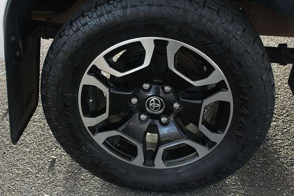 2020 Toyota Hilux SR5 GUN126R 4X4