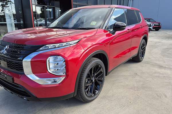 2025 Mitsubishi Outlander Black Edition ZM
