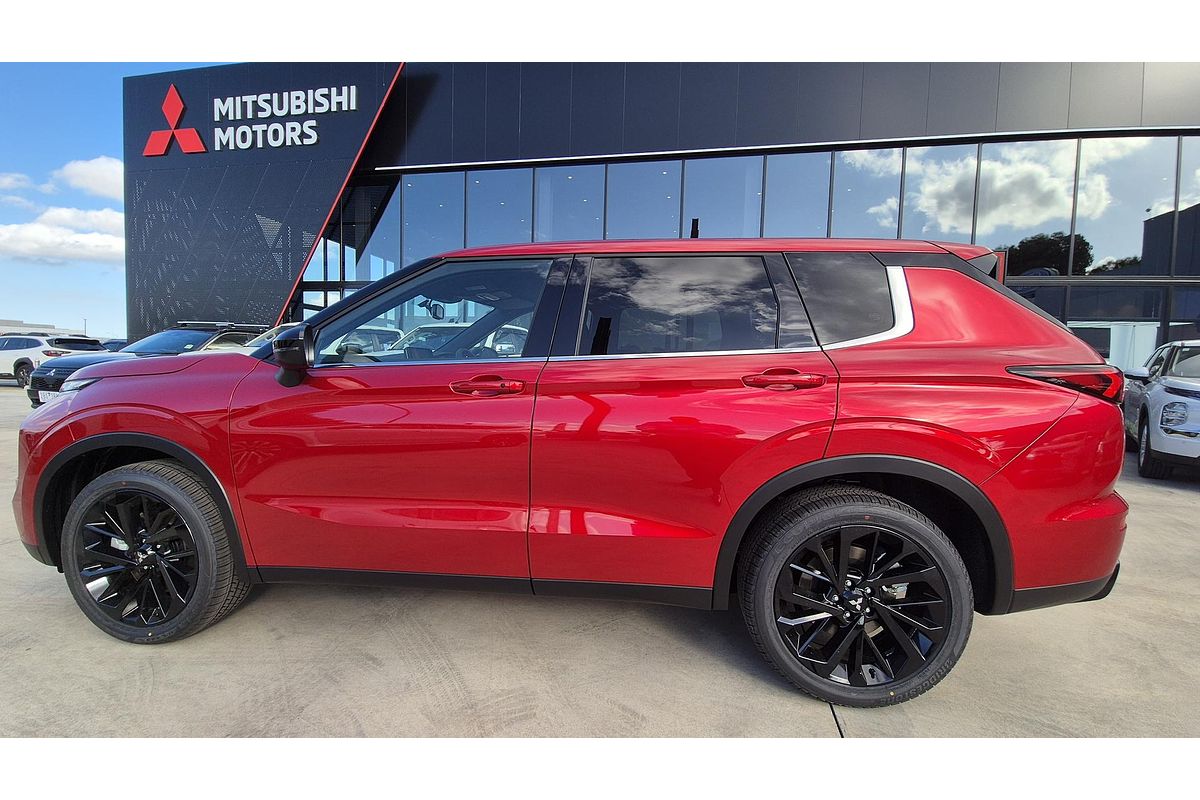 2025 Mitsubishi Outlander Black Edition ZM