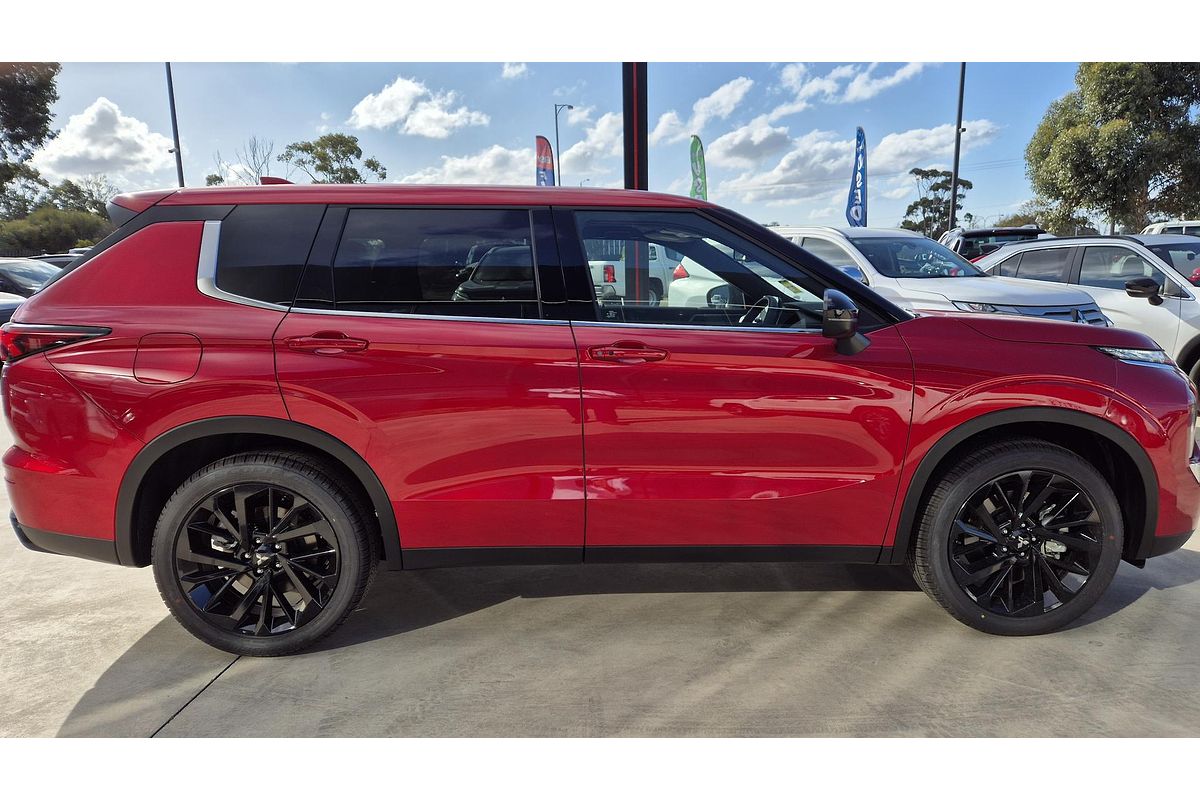 2025 Mitsubishi Outlander Black Edition ZM