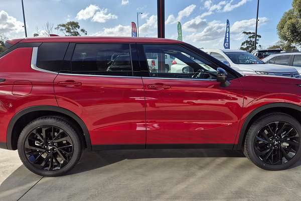 2025 Mitsubishi Outlander Black Edition ZM