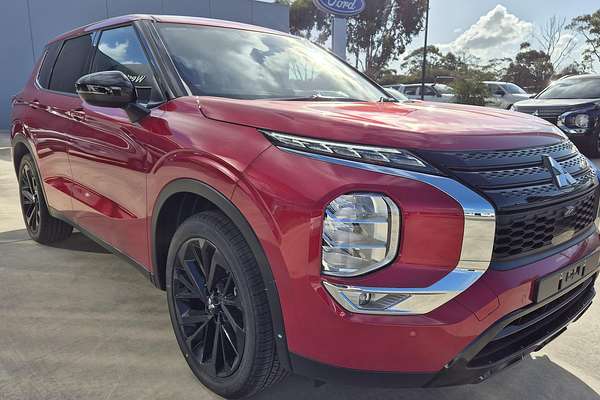 2025 Mitsubishi Outlander Black Edition ZM