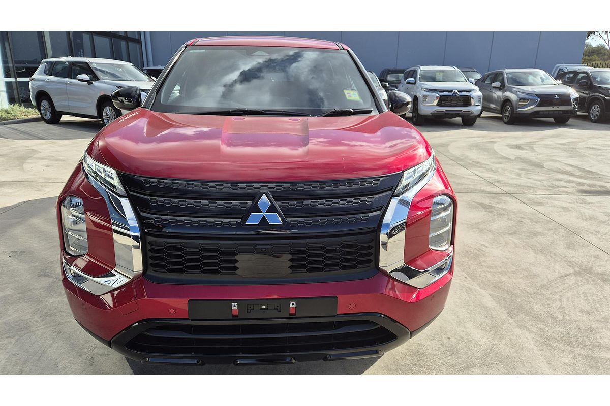 2025 Mitsubishi Outlander Black Edition ZM