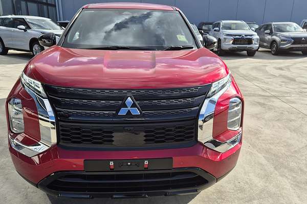 2025 Mitsubishi Outlander Black Edition ZM