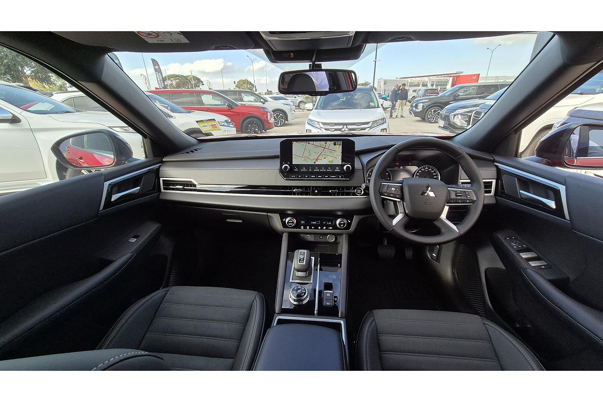 2025 Mitsubishi Outlander Black Edition ZM