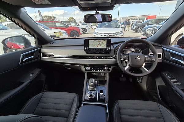 2025 Mitsubishi Outlander Black Edition ZM