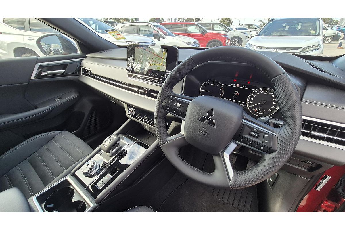 2025 Mitsubishi Outlander Black Edition ZM