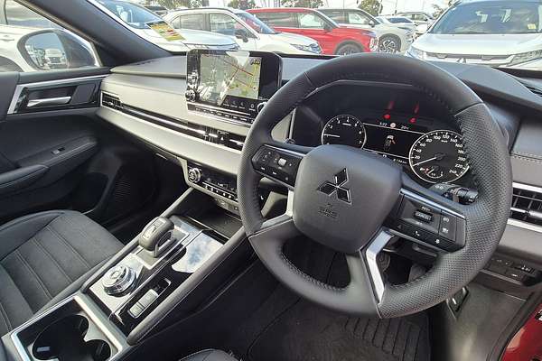 2025 Mitsubishi Outlander Black Edition ZM