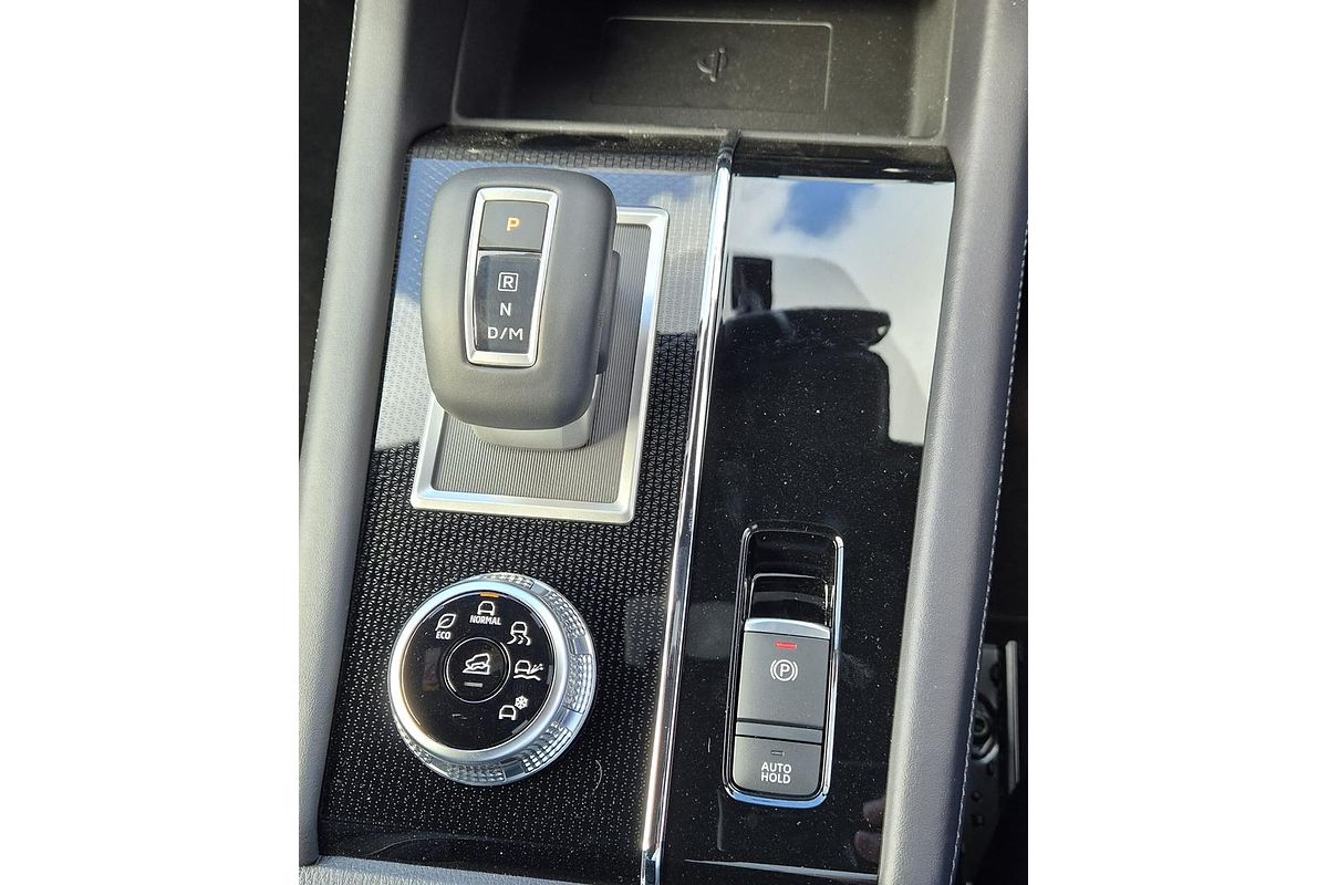 2025 Mitsubishi Outlander Black Edition ZM
