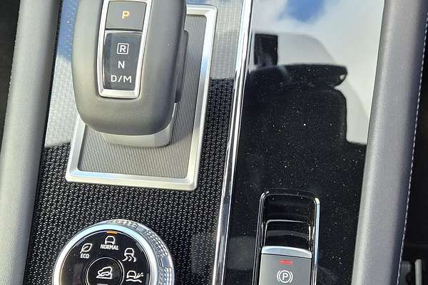 2025 Mitsubishi Outlander Black Edition ZM